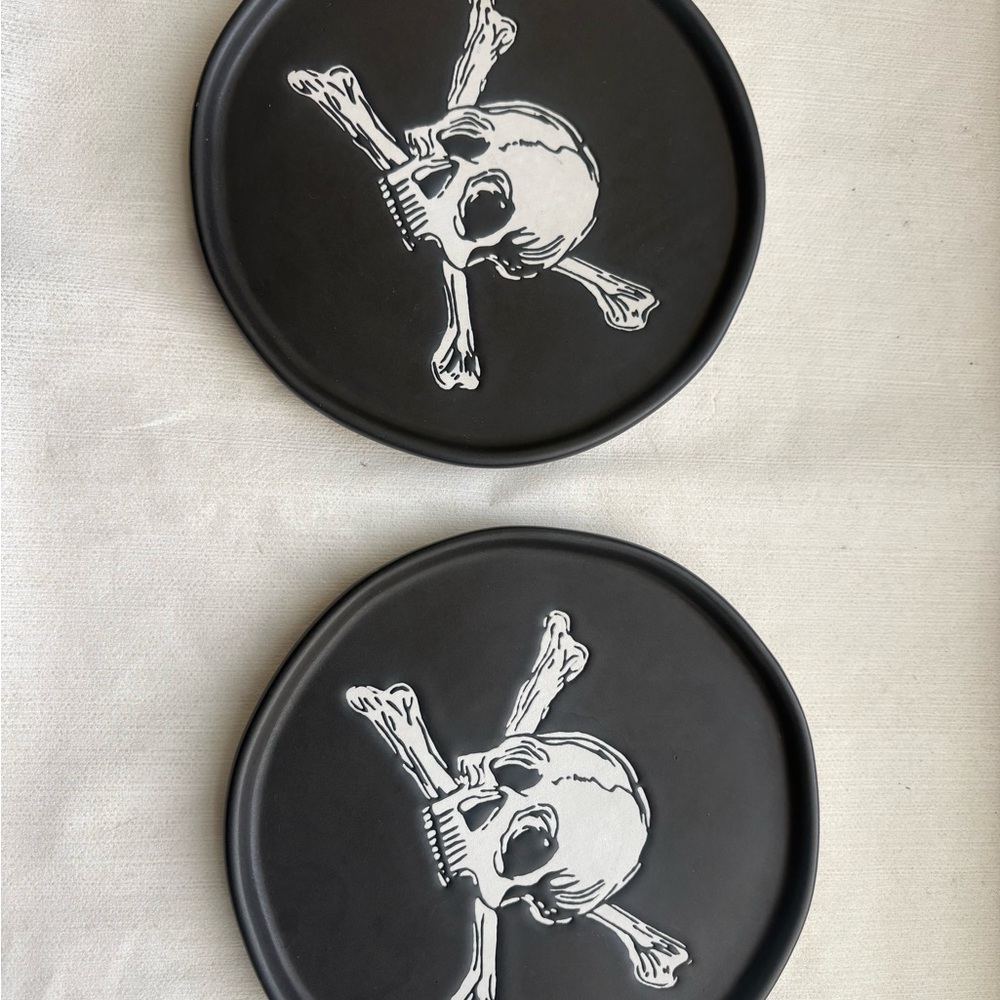 🔥 Skull and Crossbones Threshold Matte Black Stoneware Appetizer Plate Set